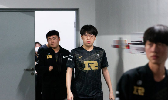 密防守中找 密防守中找