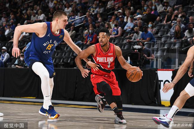 冠军迈出了 冠军迈出了